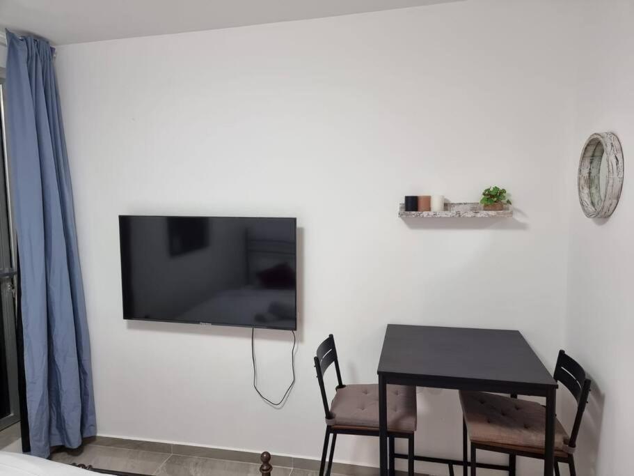 דירת זוּגַג מפנקת עם מרפסת משגעת ונוף למפרץ. Apartment Eilat Exterior photo